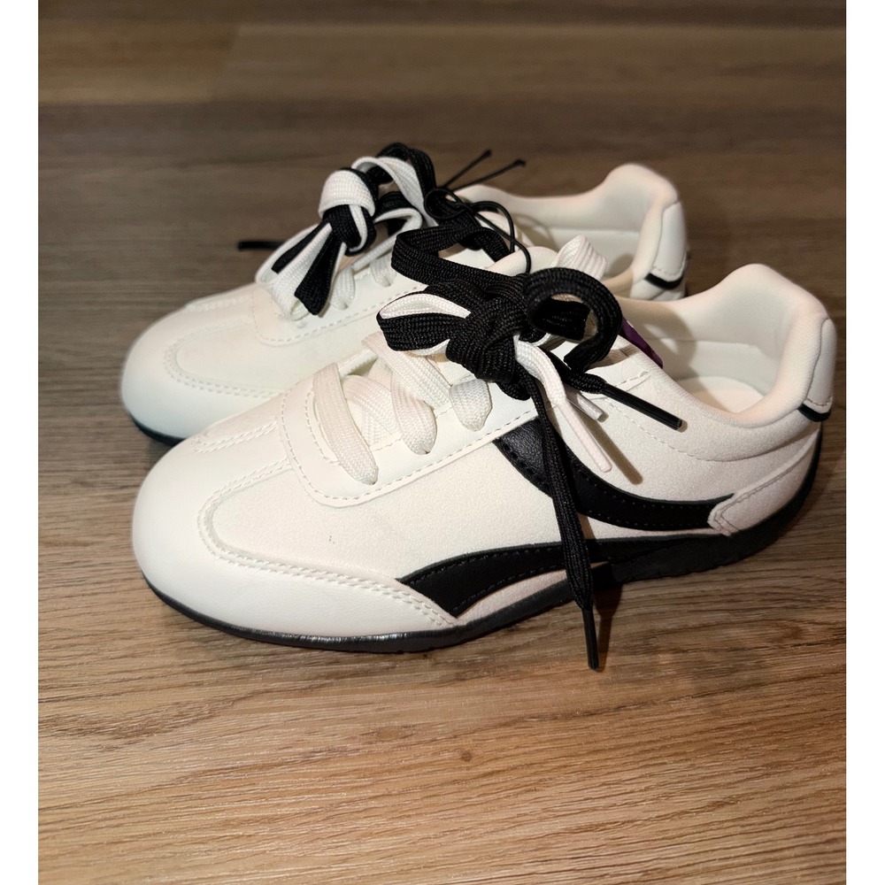 Boy sneakers size 13
